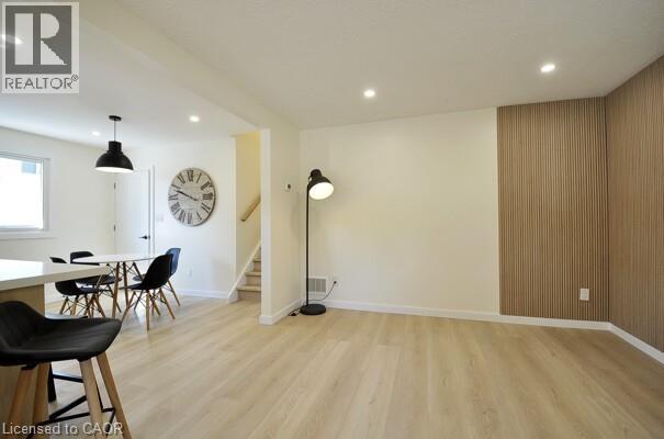 Photo 11 of 30 Grenadier Road, Cambridge ON