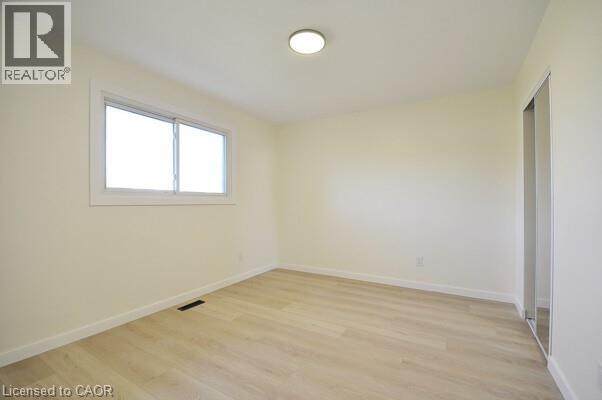 Photo 19 of 30 Grenadier Road, Cambridge ON