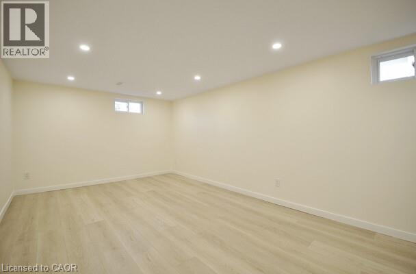 Photo 23 of 30 Grenadier Road, Cambridge ON