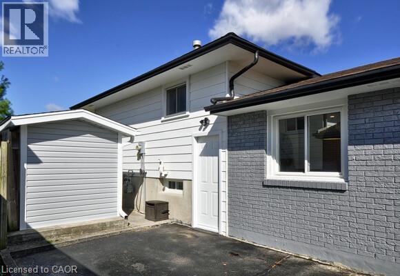 Photo 3 of 30 Grenadier Road, Cambridge ON