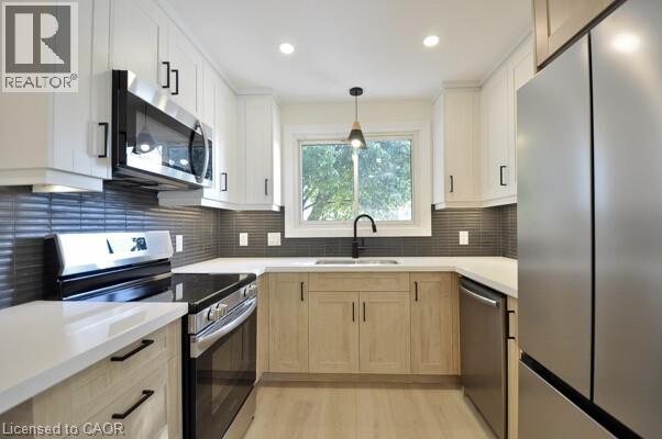Photo 4 of 30 Grenadier Road, Cambridge ON