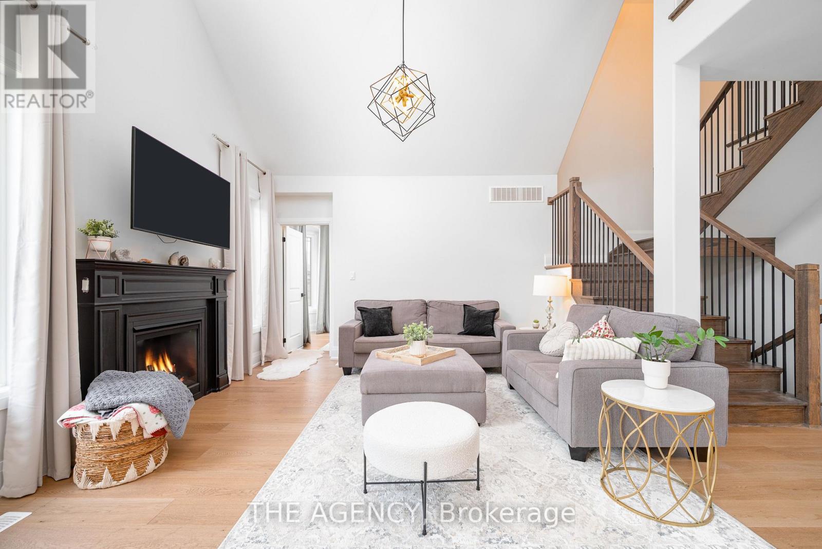 Photo 5 of 425 Melling Avenue, Peterborough ON