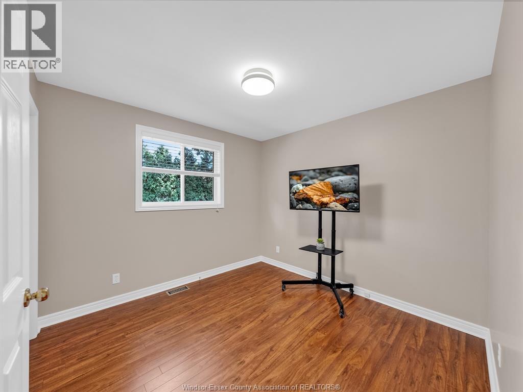Photo 18 of 549 Birmingham Avenue, Lasalle ON