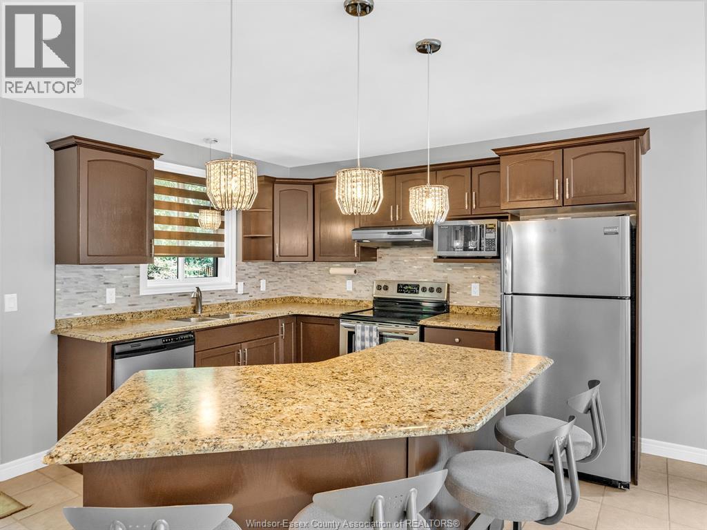Photo 13 of 549 Birmingham Avenue, Lasalle ON