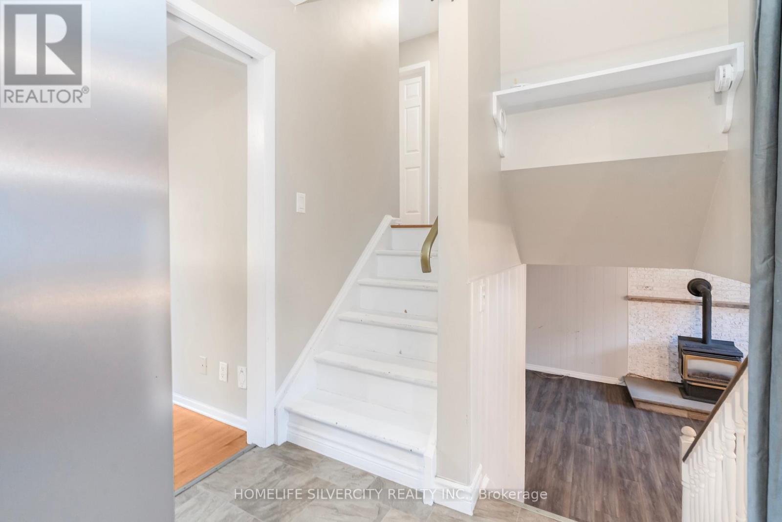 Photo 18 of 35 Lynn Park Avenue, Norfolk ON