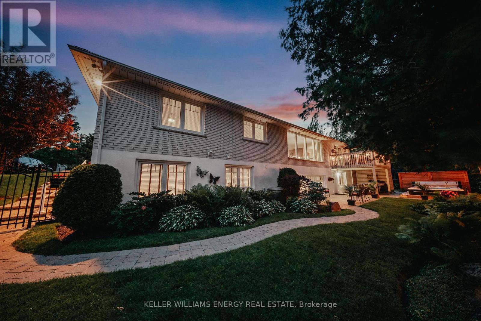 Photo 10 of 833 Glenmanor Drive, Oshawa ON