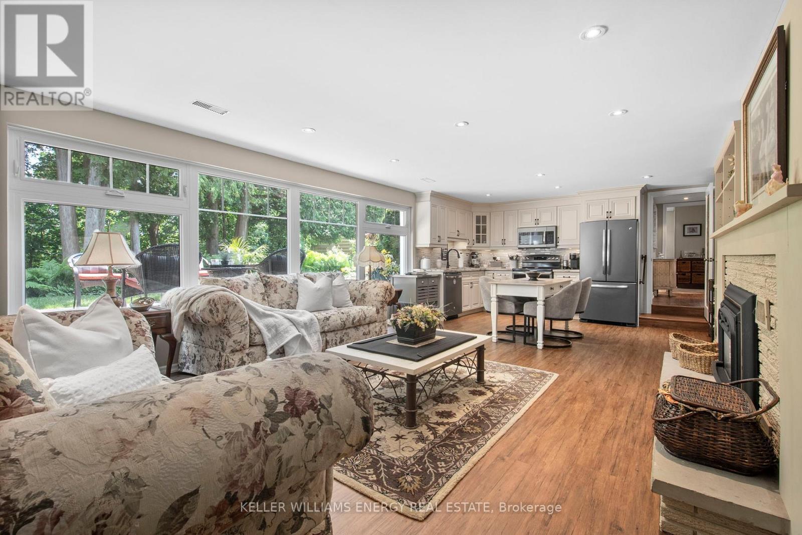 Photo 12 of 833 Glenmanor Drive, Oshawa ON
