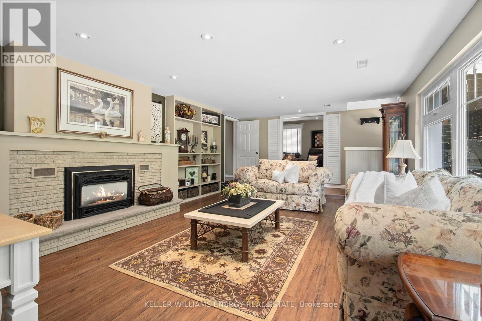 Photo 16 of 833 Glenmanor Drive, Oshawa ON