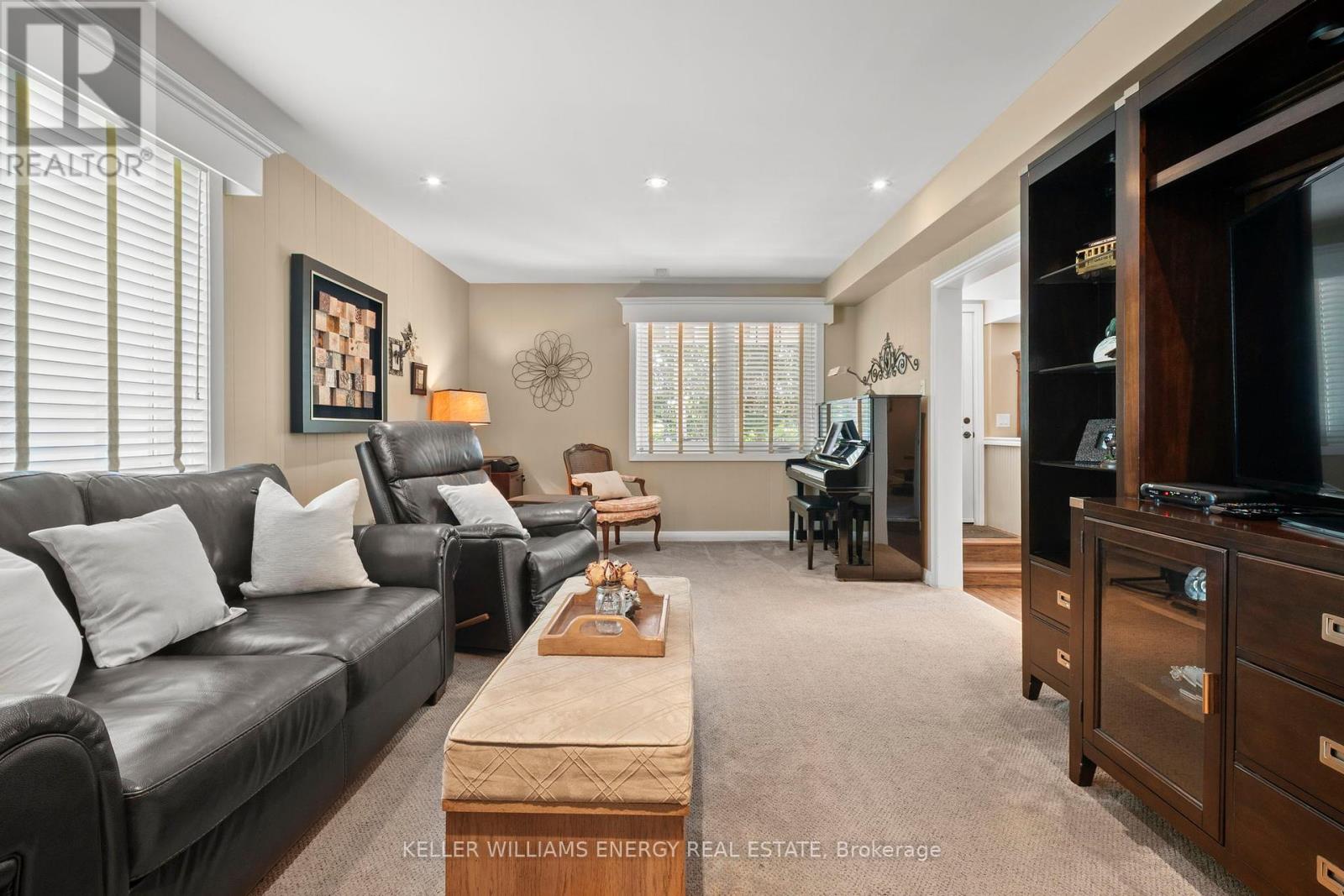 Photo 21 of 833 Glenmanor Drive, Oshawa ON