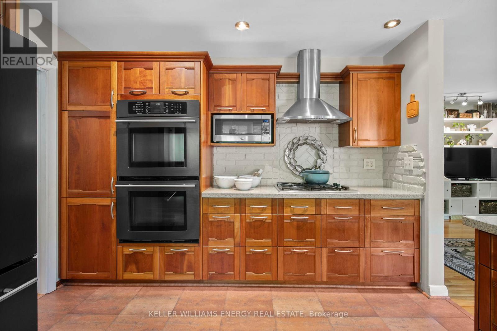 Photo 24 of 833 Glenmanor Drive, Oshawa ON