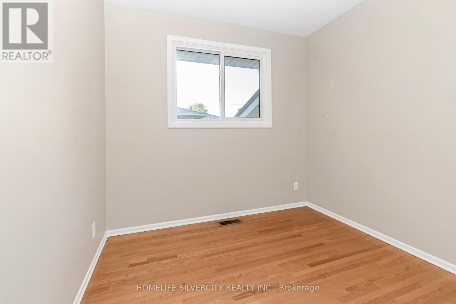 Photo 26 of 35 Lynn Park Avenue, Norfolk ON