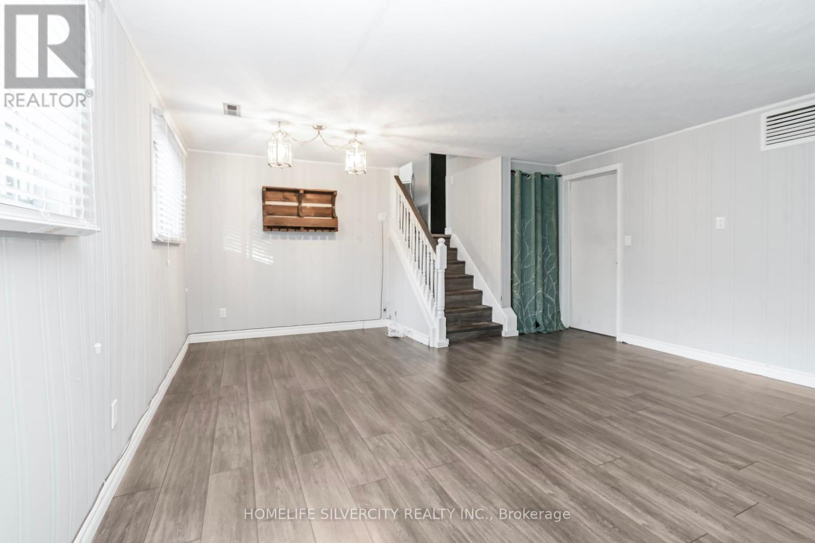 Photo 31 of 35 Lynn Park Avenue, Norfolk ON