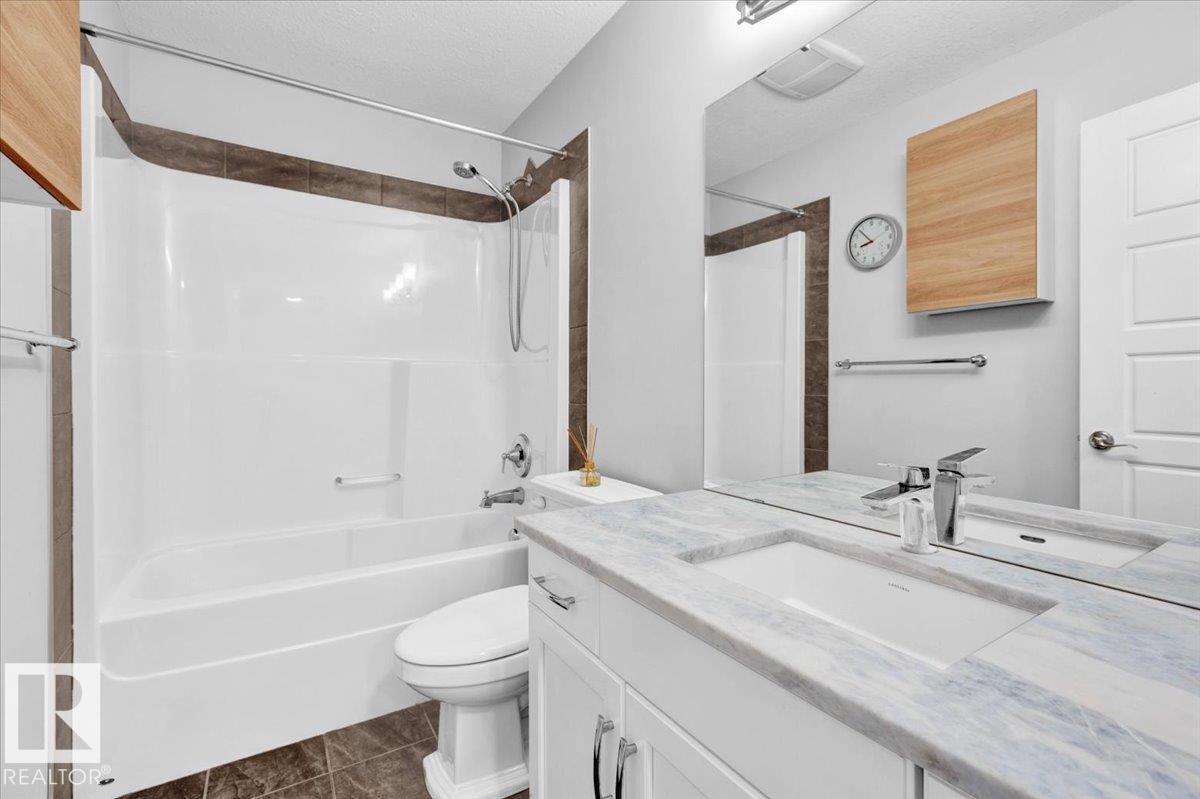 Photo 11 of 7273 Armour Cr Sw, Edmonton AB