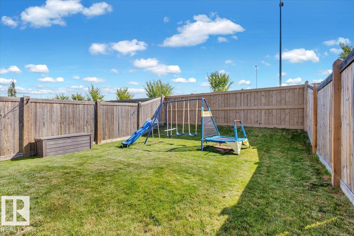 Photo 9 of 7273 Armour Cr Sw, Edmonton AB