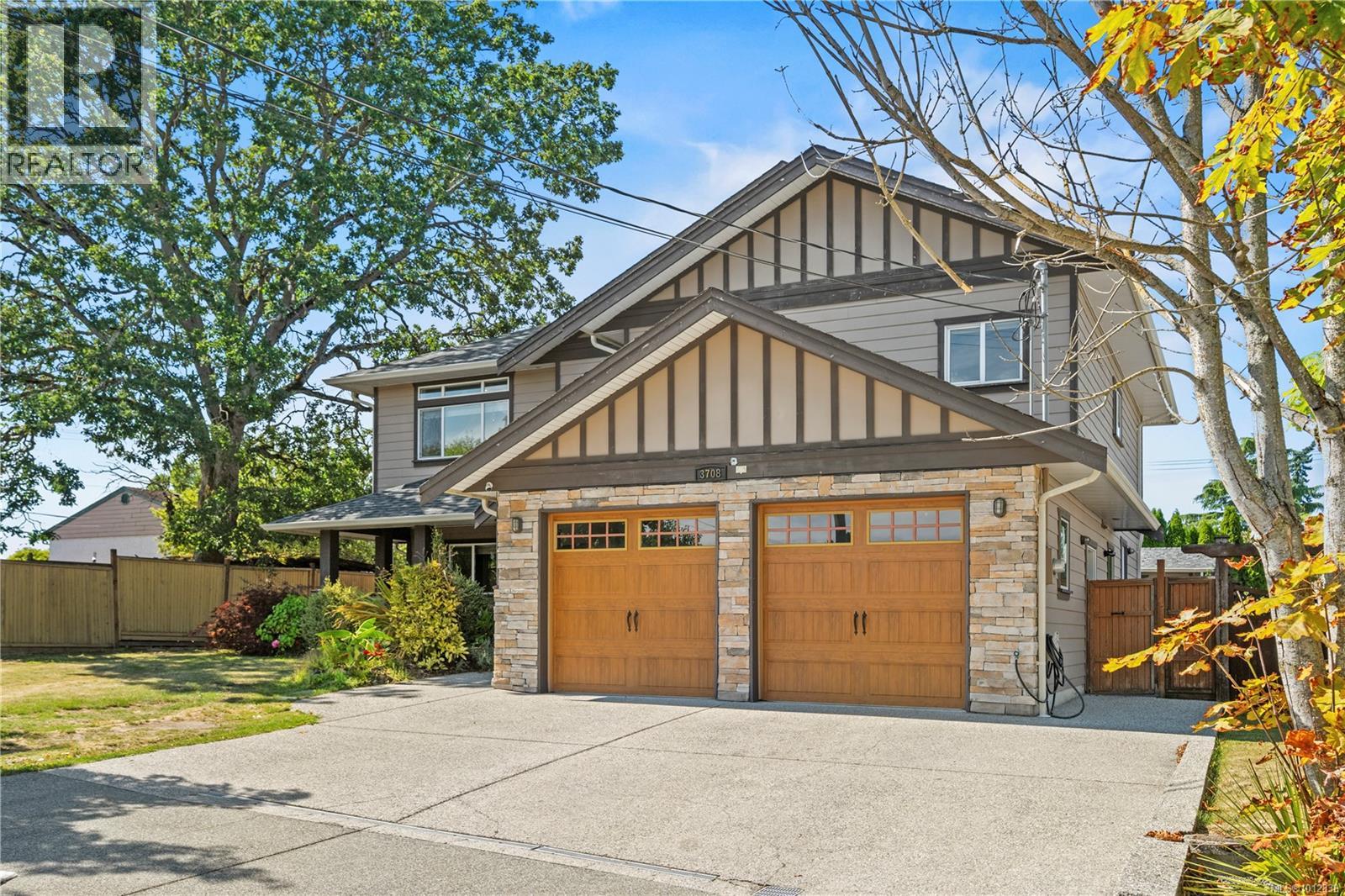Photo 1 of 3708 Tillicum Rd, Saanich BC