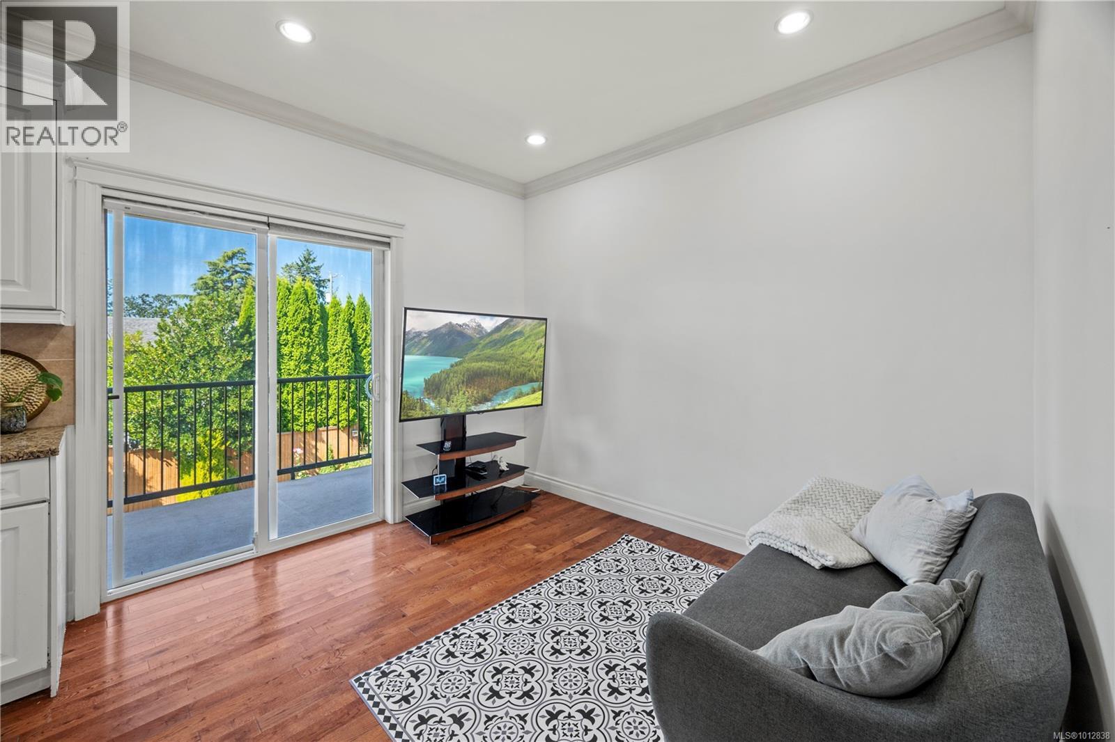 Photo 11 of 3708 Tillicum Rd, Saanich BC
