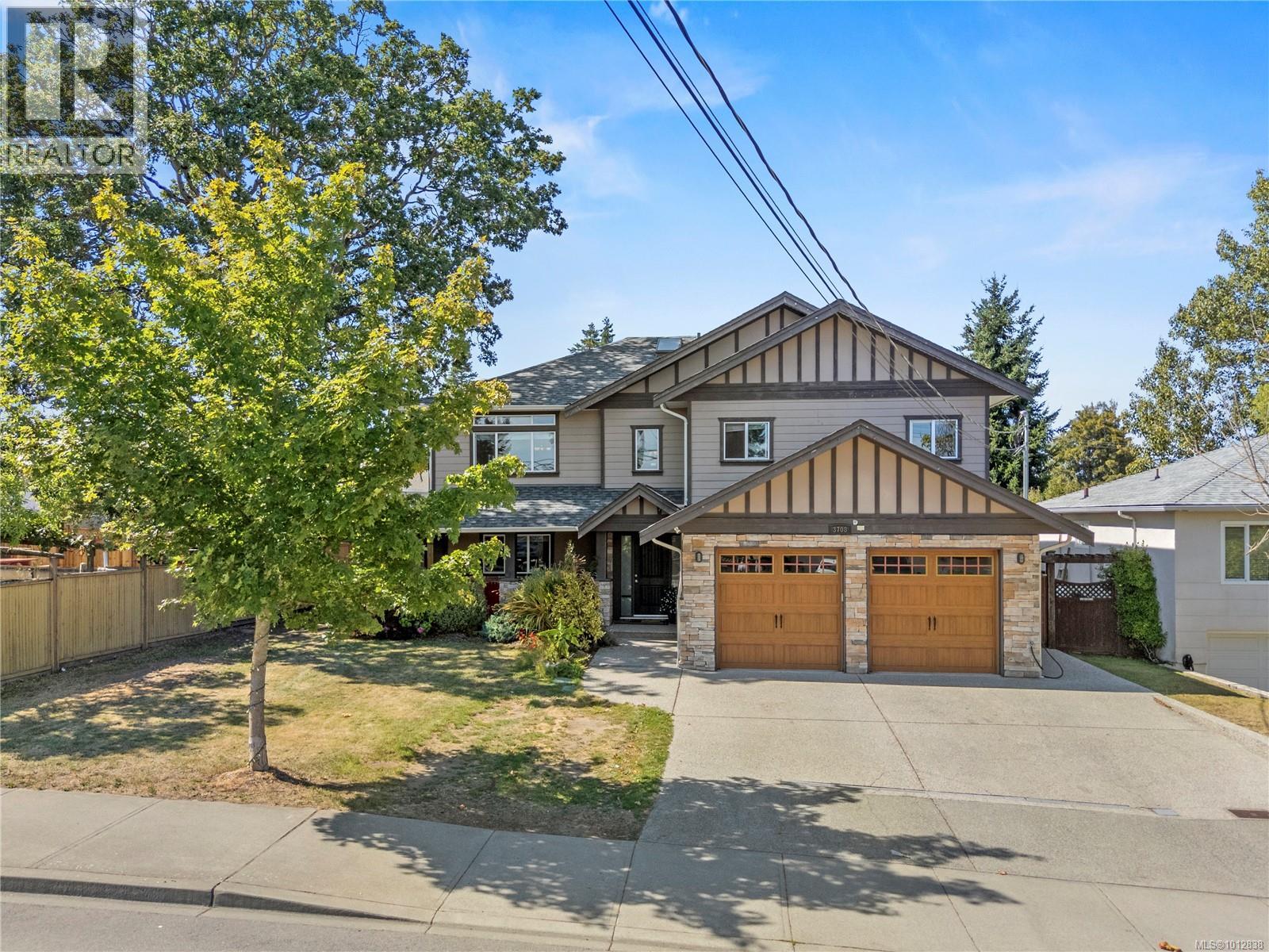 Photo 2 of 3708 Tillicum Rd, Saanich BC