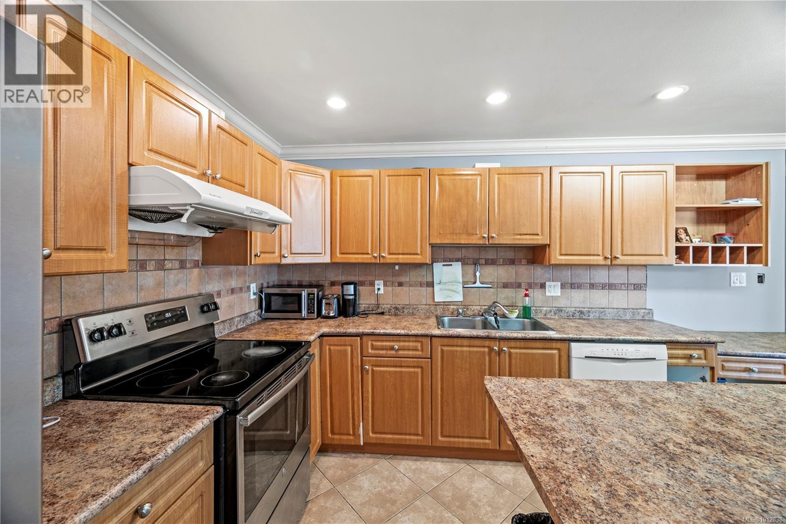Photo 23 of 3708 Tillicum Rd, Saanich BC