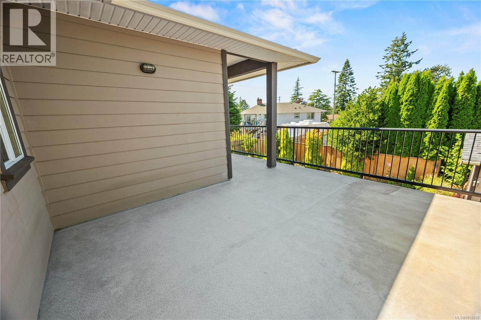 Photo 32 of 3708 Tillicum Rd, Saanich BC