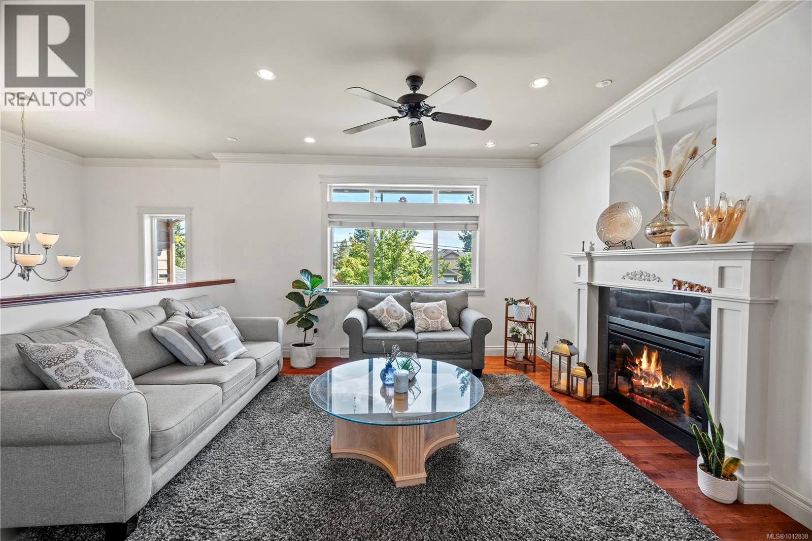 Photo 5 of 3708 Tillicum Rd, Saanich BC