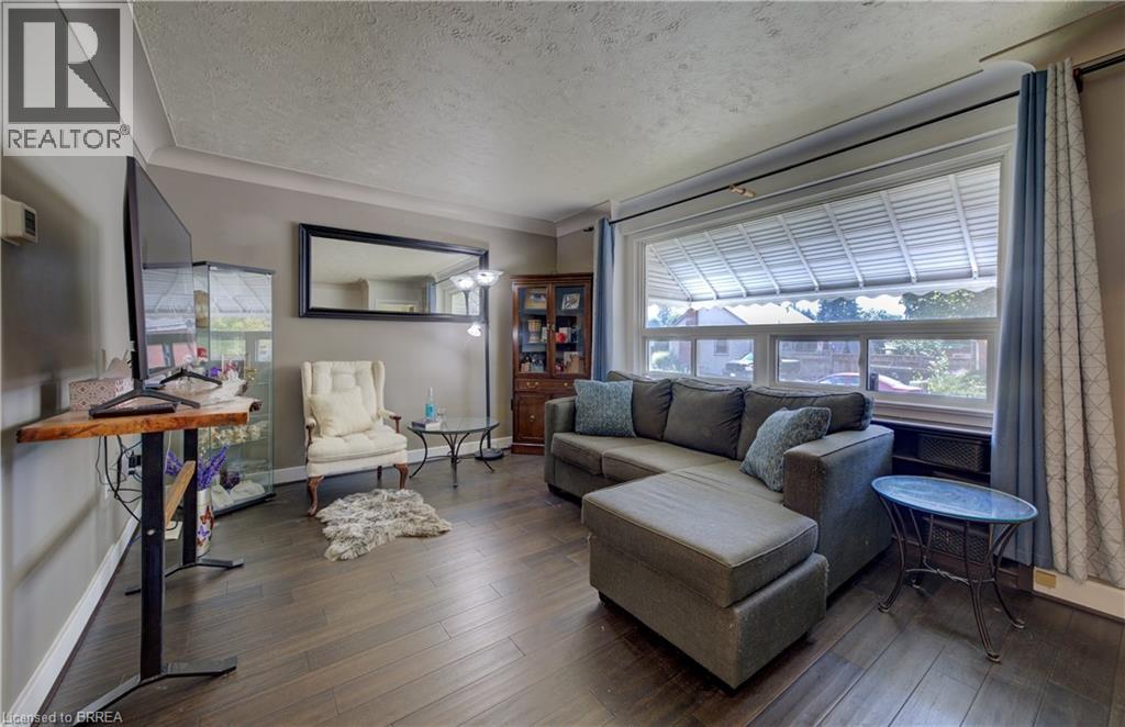 Photo 5 of 81 Strathcona Avenue, Brantford ON