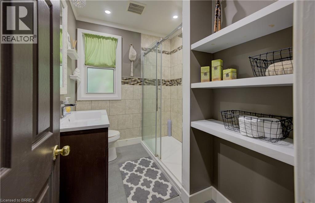 Photo 17 of 81 Strathcona Avenue, Brantford ON