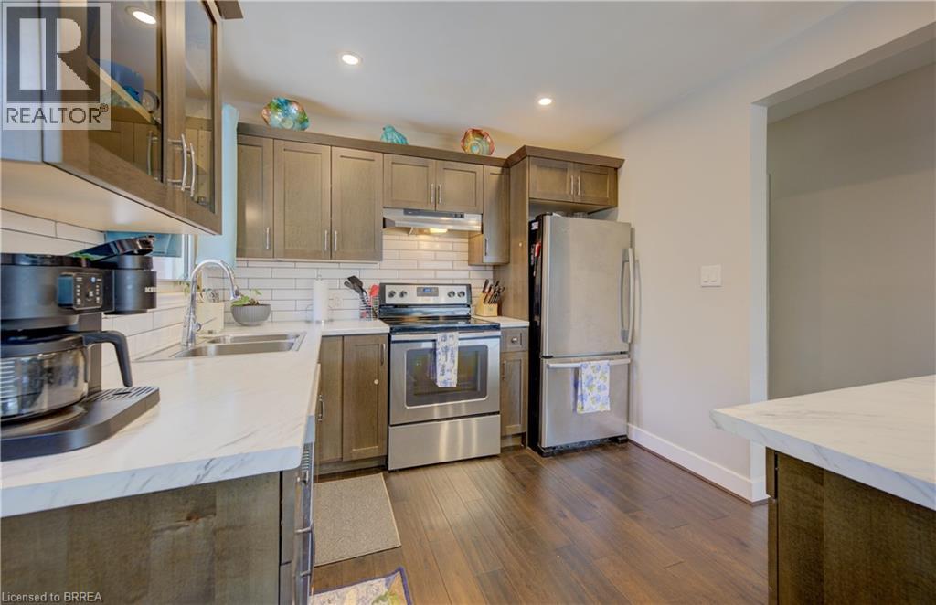 Photo 15 of 81 Strathcona Avenue, Brantford ON
