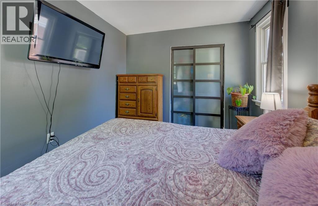 Photo 22 of 81 Strathcona Avenue, Brantford ON