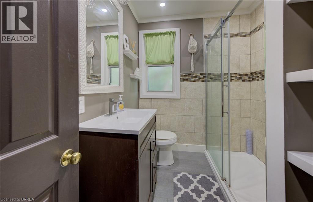 Photo 18 of 81 Strathcona Avenue, Brantford ON