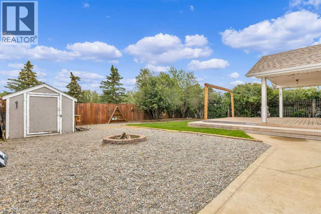 Photo 26 of 74 Perry Drive, Sylvan Lake AB