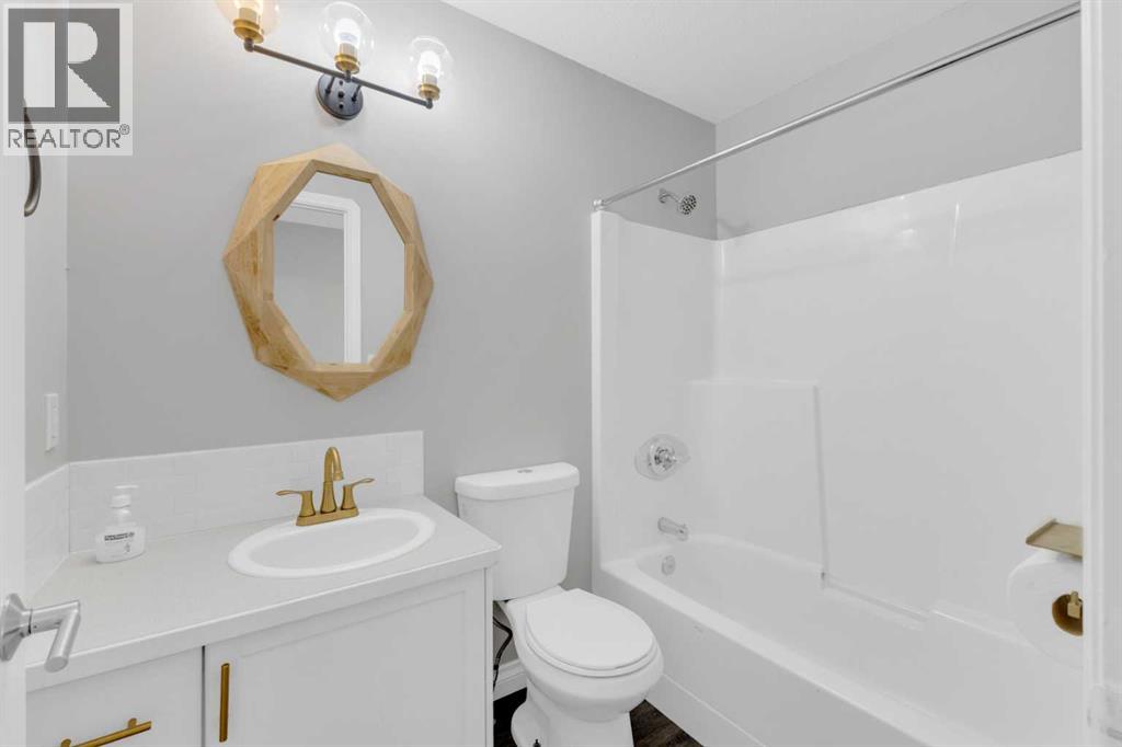 Photo 15 of 74 Perry Drive, Sylvan Lake AB