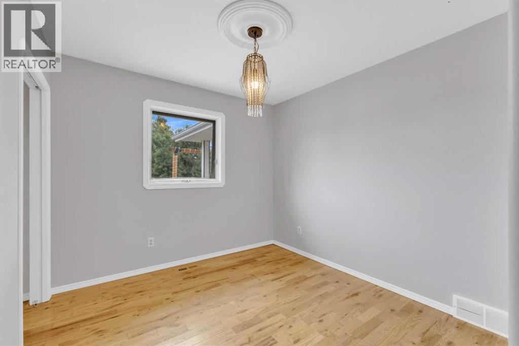 Photo 16 of 74 Perry Drive, Sylvan Lake AB