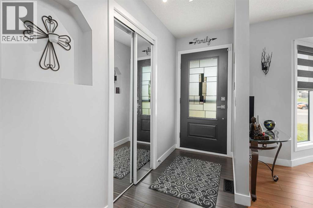Photo 3 of 156 Rundlehill Drive Ne, Calgary AB