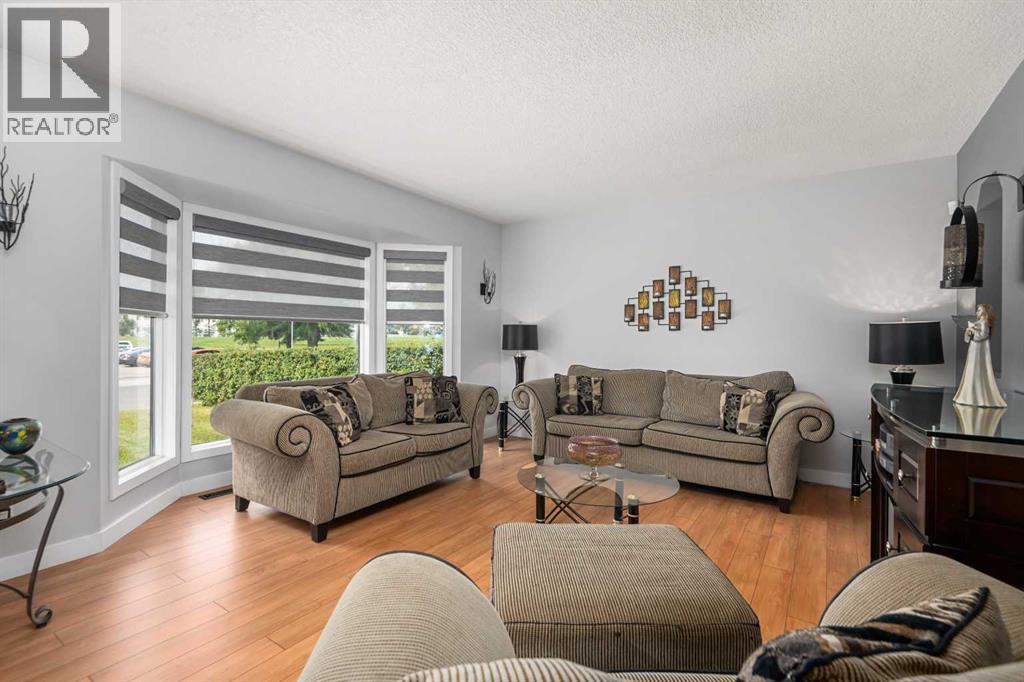 Photo 7 of 156 Rundlehill Drive Ne, Calgary AB