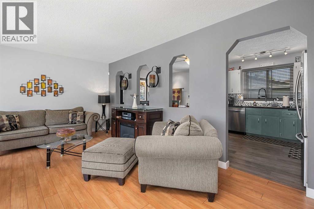 Photo 4 of 156 Rundlehill Drive Ne, Calgary AB