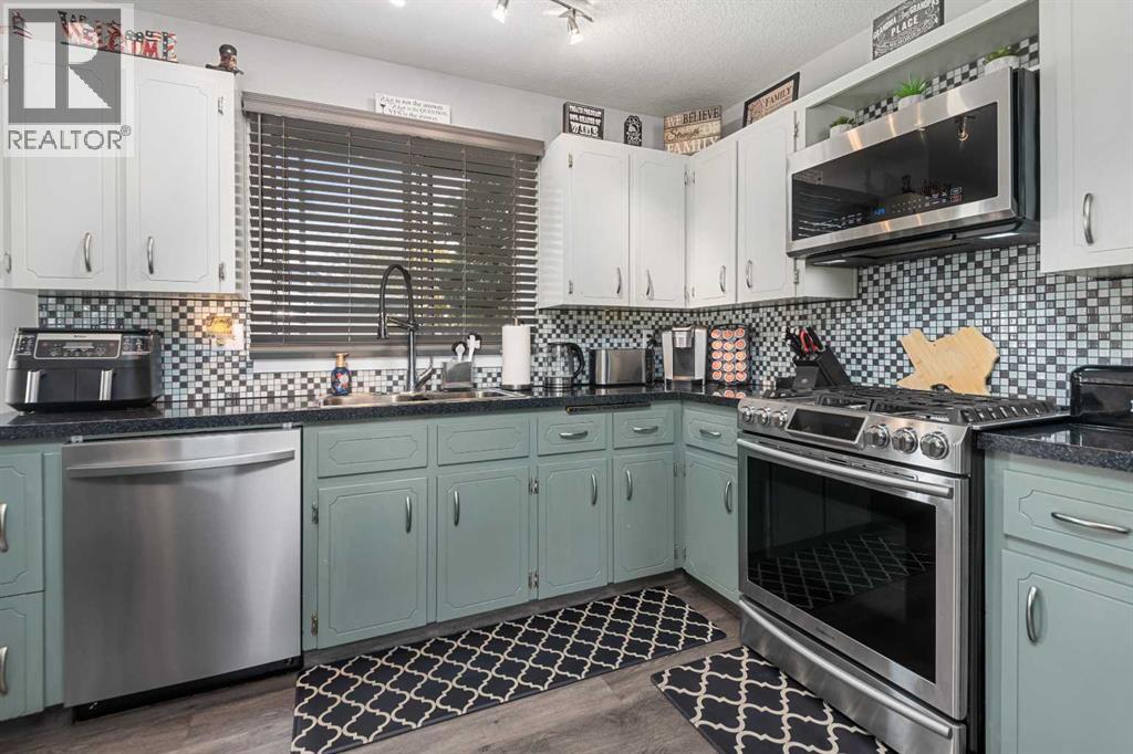 Photo 9 of 156 Rundlehill Drive Ne, Calgary AB