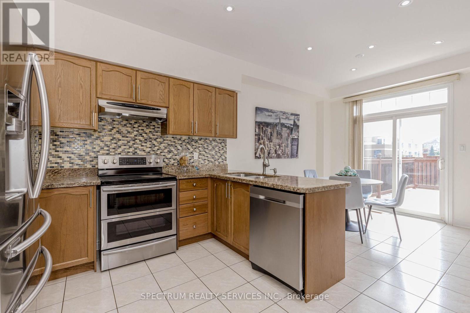 Photo 19 of 22 Ungava Bay Road, Brampton ON