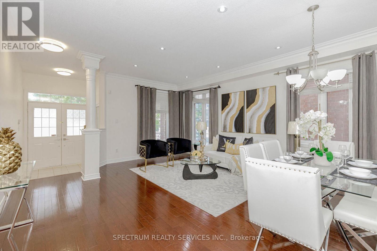 Photo 5 of 22 Ungava Bay Road, Brampton ON