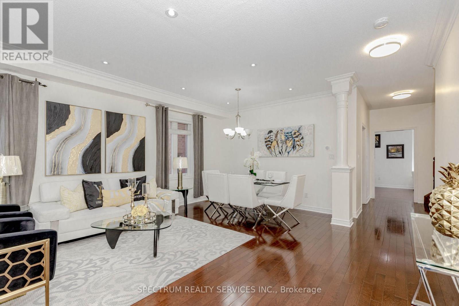 Photo 4 of 22 Ungava Bay Road, Brampton ON