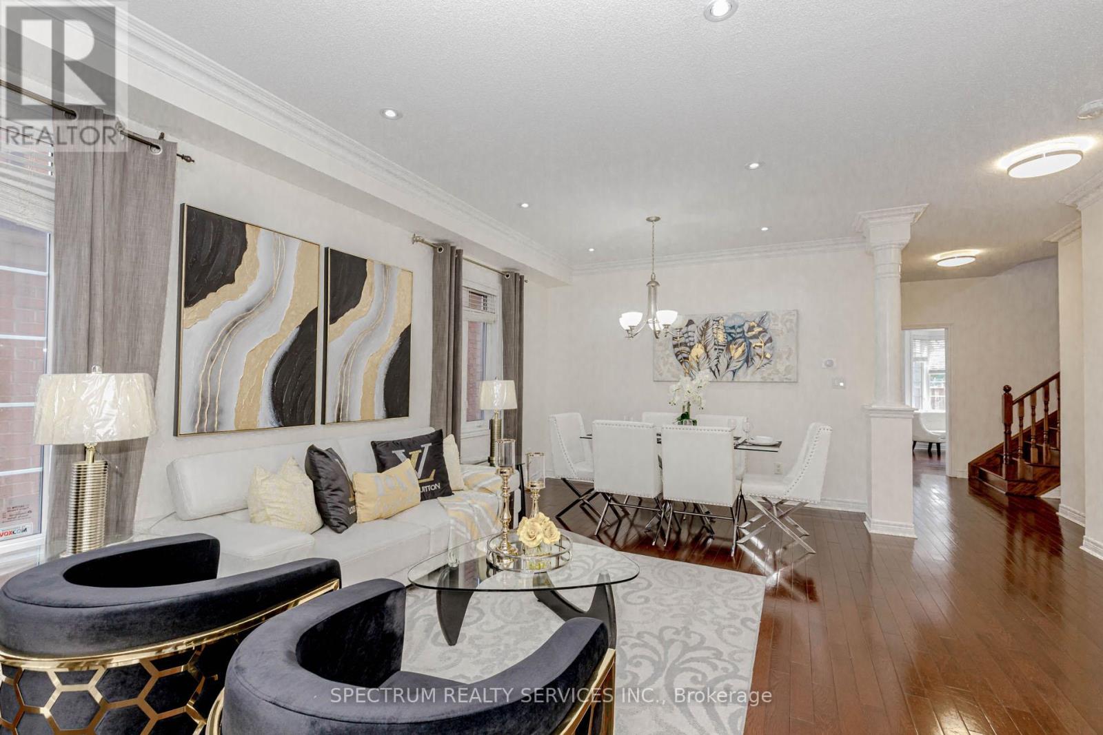 Photo 8 of 22 Ungava Bay Road, Brampton ON