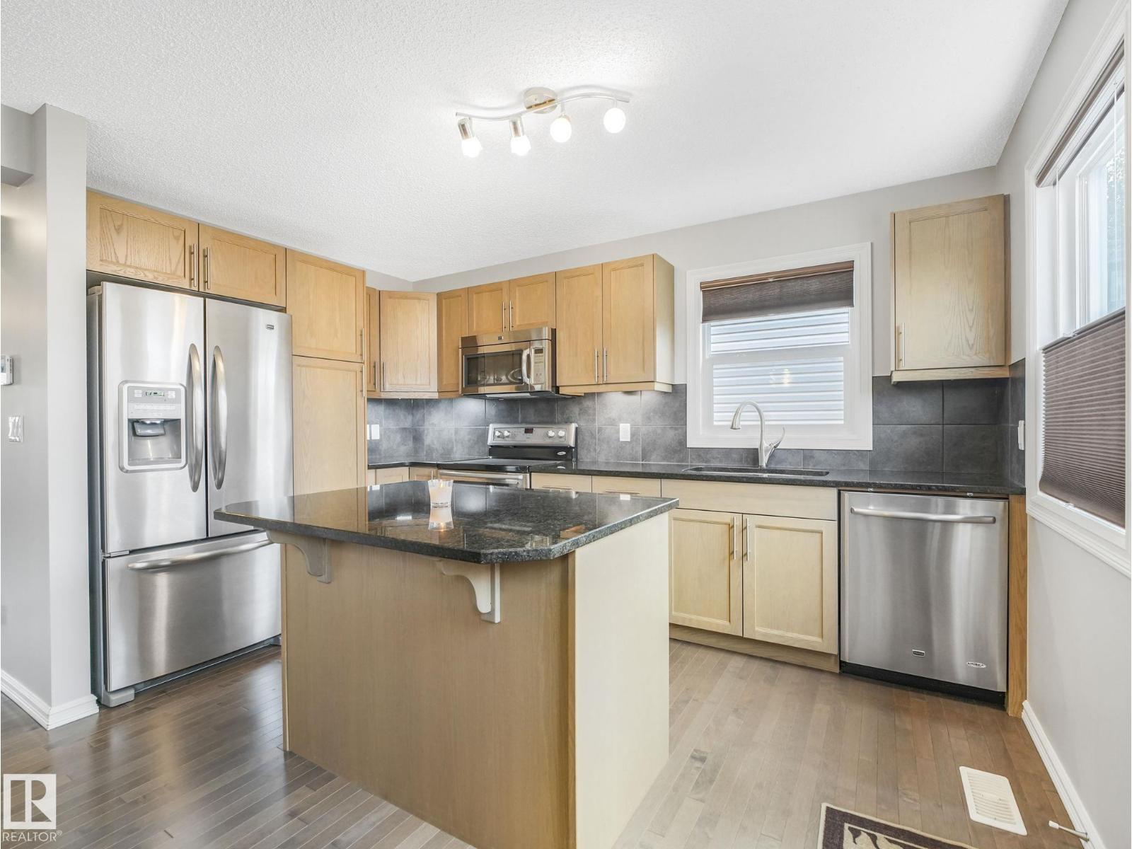 Photo 15 of 821 36 A Av Nw, Edmonton AB