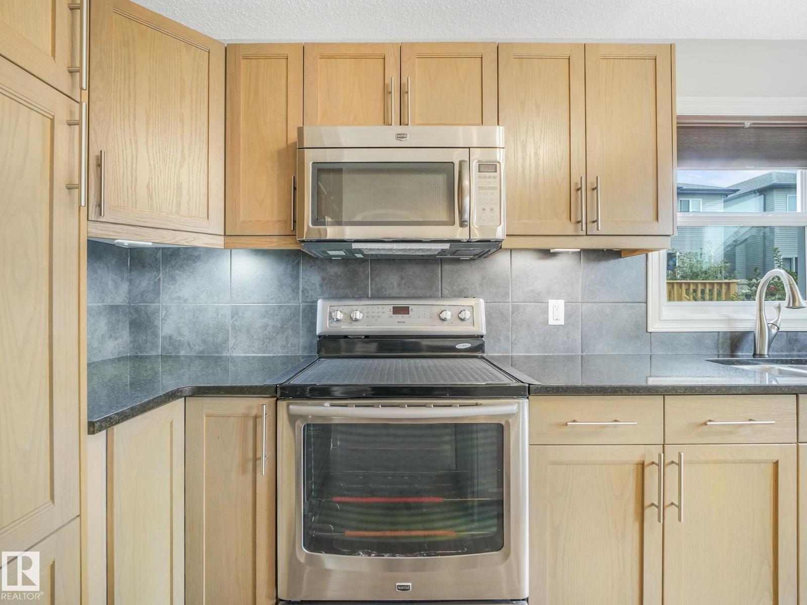 Photo 18 of 821 36 A Av Nw, Edmonton AB
