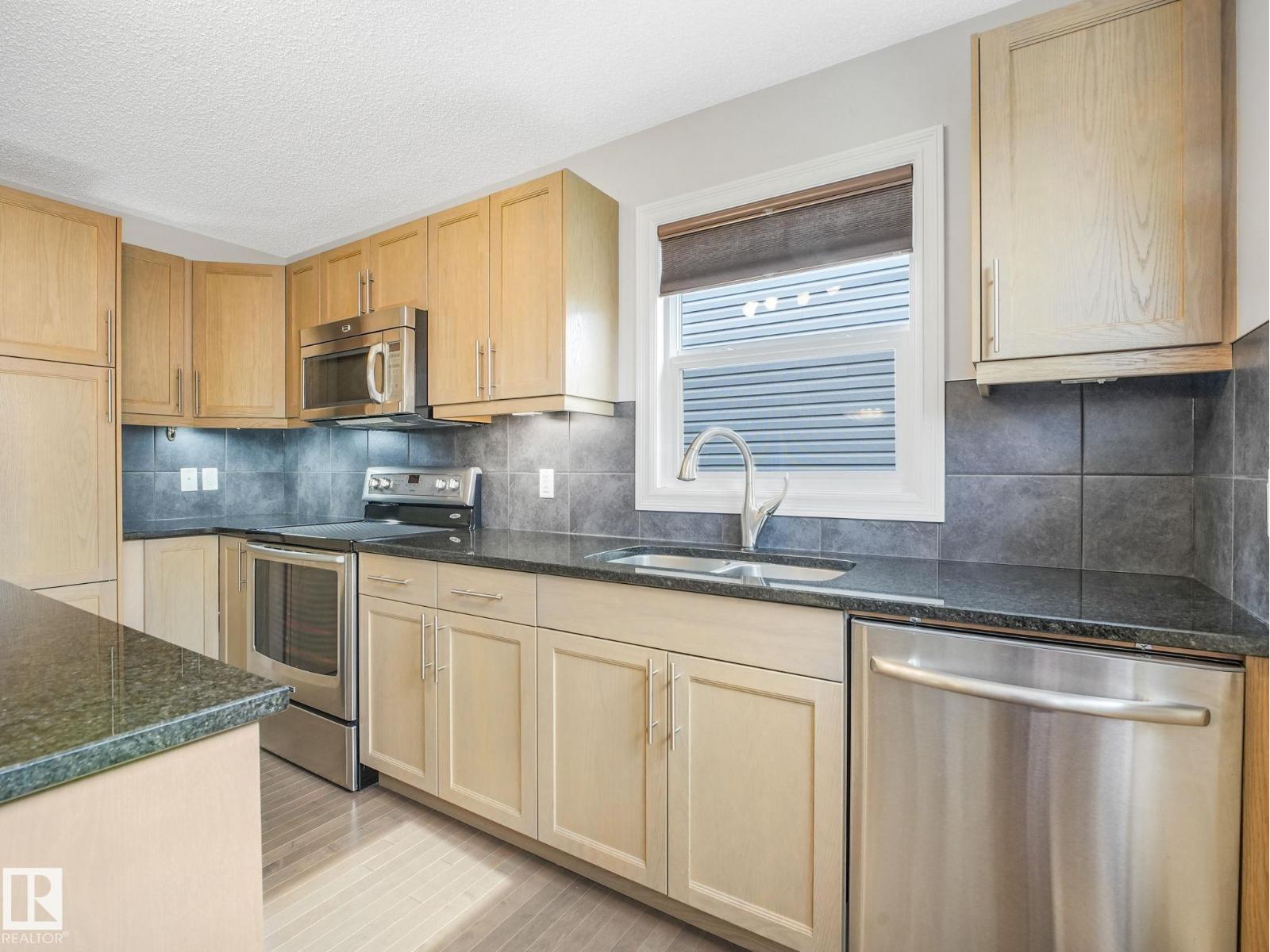 Photo 19 of 821 36 A Av Nw, Edmonton AB