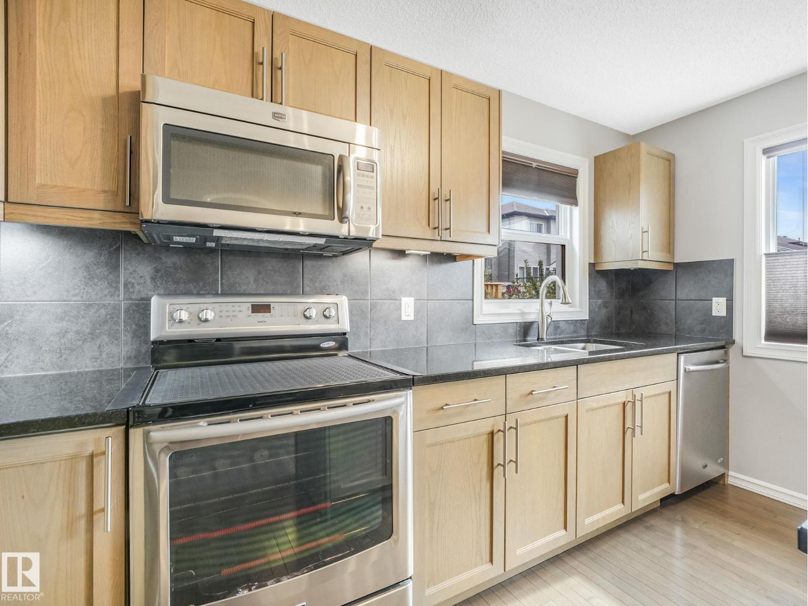 Photo 20 of 821 36 A Av Nw, Edmonton AB