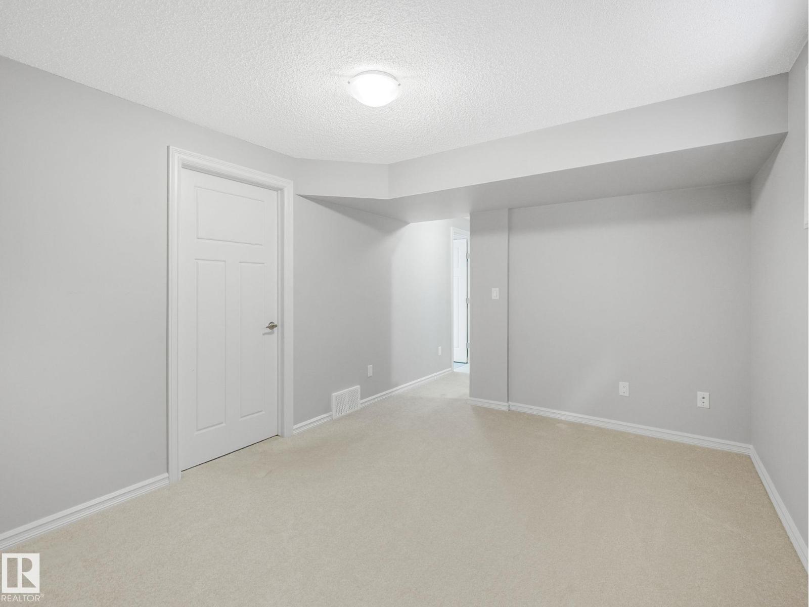 Photo 37 of 821 36 A Av Nw, Edmonton AB