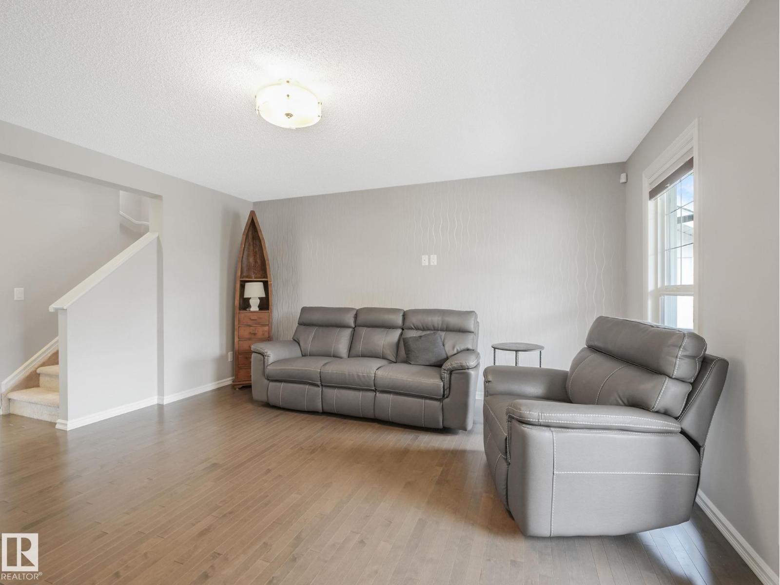 Photo 7 of 821 36 A Av Nw, Edmonton AB