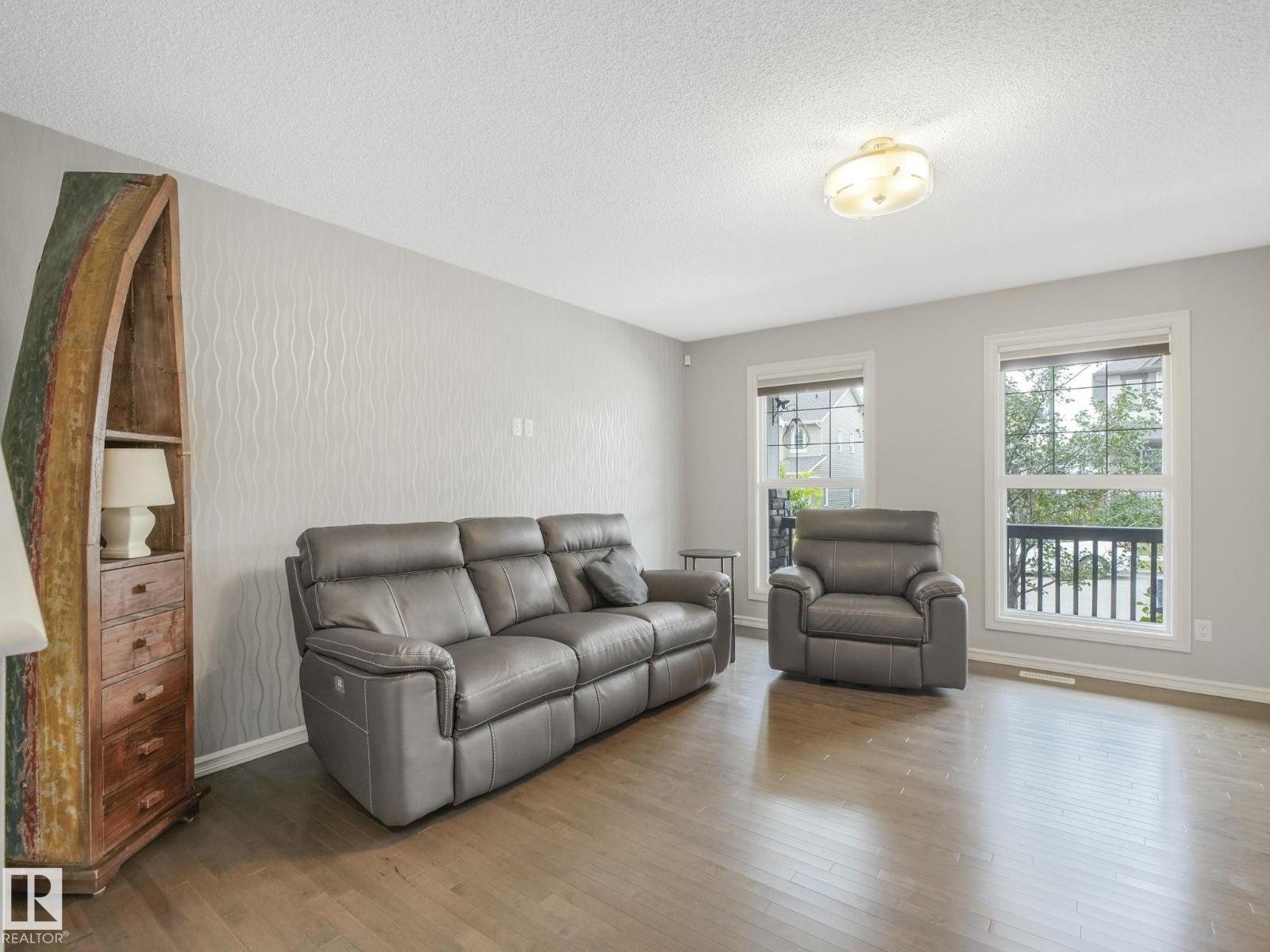 Photo 9 of 821 36 A Av Nw, Edmonton AB