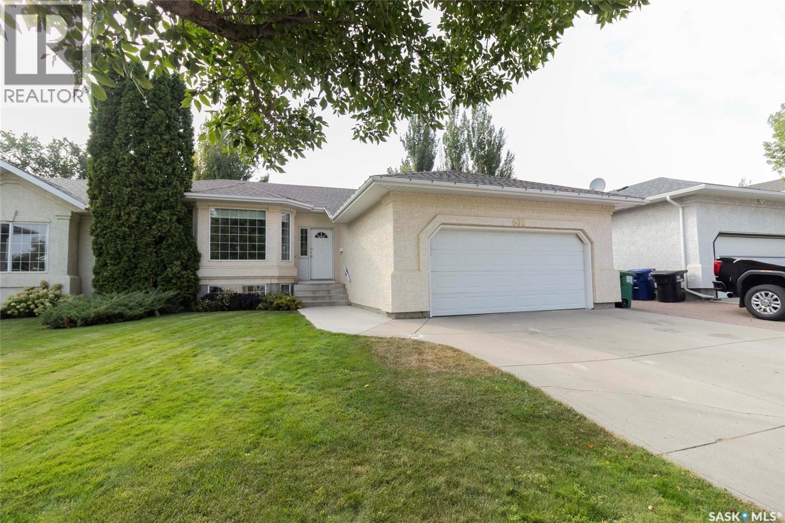 Photo 2 of 602 Sumner Lane, Saskatoon SK