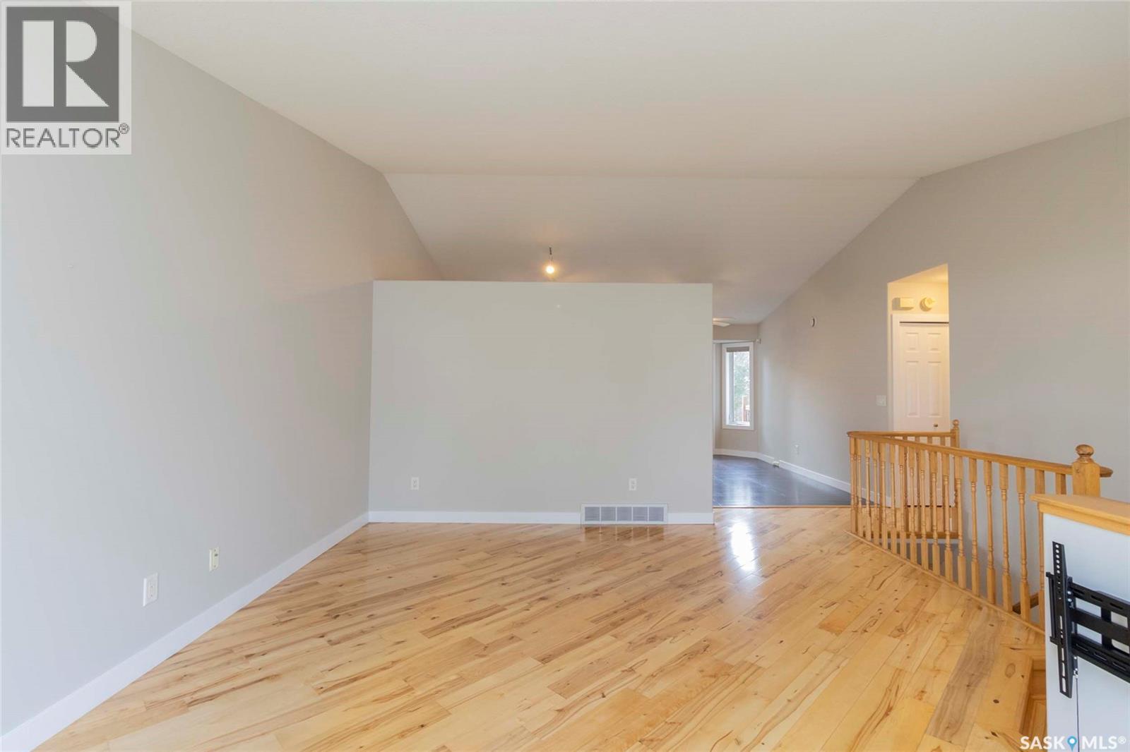Photo 5 of 602 Sumner Lane, Saskatoon SK