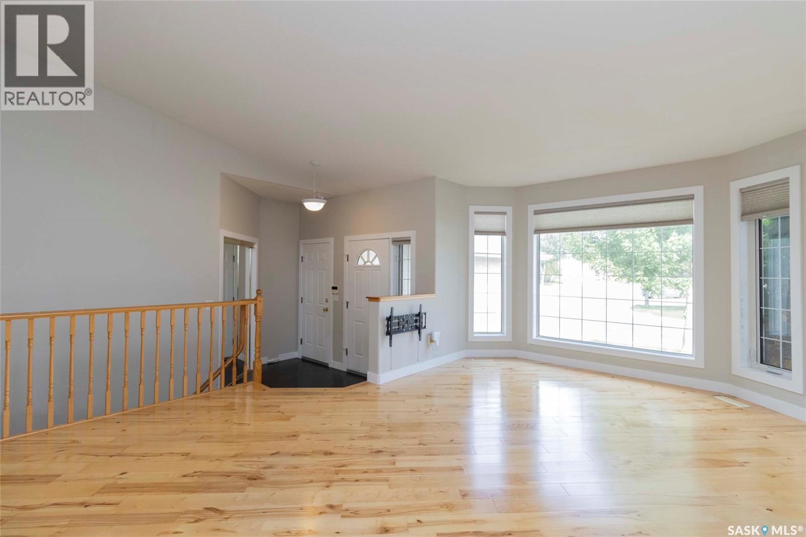 Photo 6 of 602 Sumner Lane, Saskatoon SK